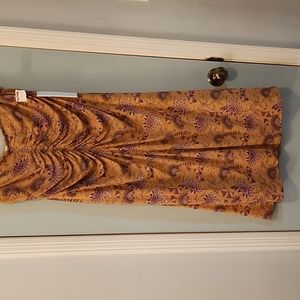 Super cute new House of Hollow ruched skirt.